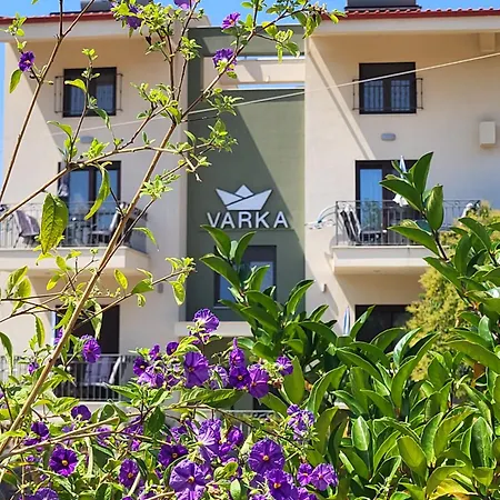 Aparthotel Varka 3*